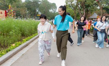 H’Hen Niê: ‘Thấu hiểu nỗi đau trẻ mắc bệnh hiếm’