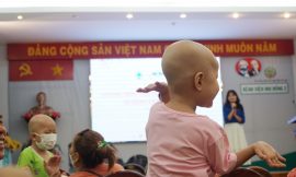 Tặng 500 phần quà cho bệnh nhi khó khăn