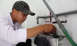 Học sinh vùng cao sáng chế thiết bị phun nước nhà vệ sinh