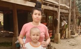 Cuộc chiến với ung thư của mẹ con cô bé người Thái