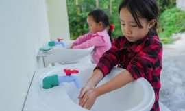 Bàn giao nhà vệ sinh học đường tại Đồng Văn
