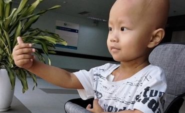 ‘Chiến binh’ 3 tuổi vượt qua ung thư