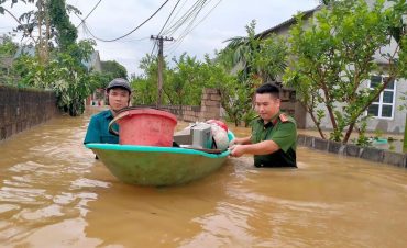 Cả nước hướng về miền Bắc sau bão Yagi