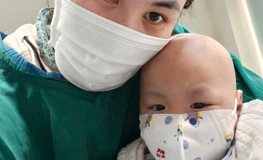 Cậu bé một tuổi vượt qua lời nguyền chết sớm nhờ ghép tế bào gốc