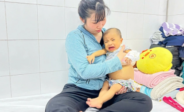 Bé trai 2 tuổi hồi sinh nhờ lá gan từ người chết não