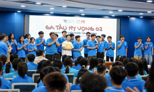 Kai Đinh truyền cảm hứng cho học sinh Trường Hy Vọng