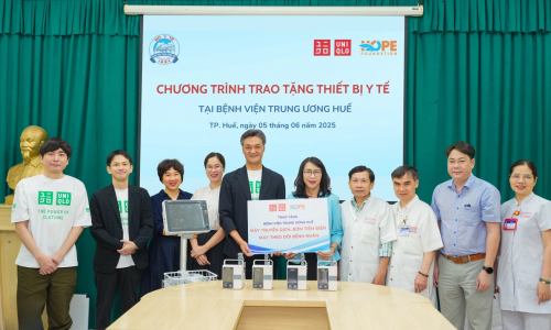 Quỹ Hy vọng và UNIQLO tặng thiết bị y tế cho bệnh viện