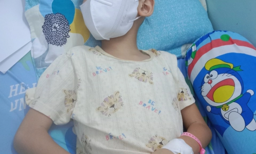 Khao khát trở lại trường của cậu bé ung thư máu