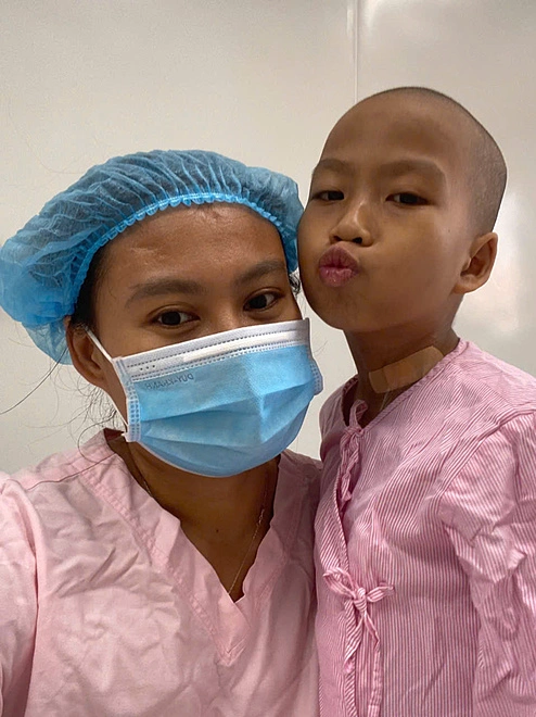Ca ghép tủy khép lại 10 năm sống mòn của bé gái tan máu bẩm sinh
