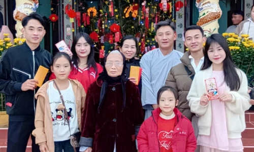 Vợ chồng nuôi giấc mơ cho 6 con vào đại học