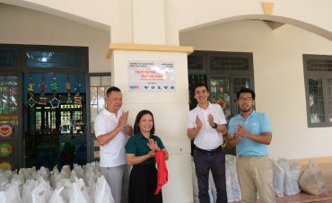 Xây sửa trường lớp, lắp điện mặt trời cho học sinh vùng cao