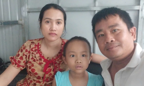Cuộc chiến ung thư của vợ chồng công nhân