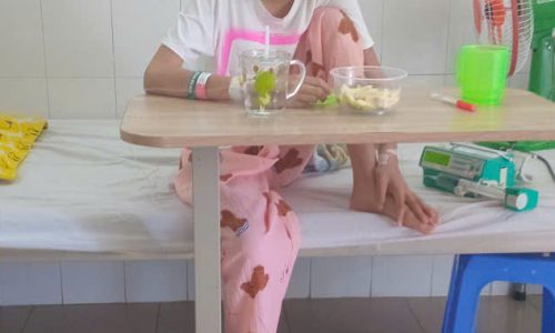 Chạy vạy từng ngày để cứu con mắc ung thư máu