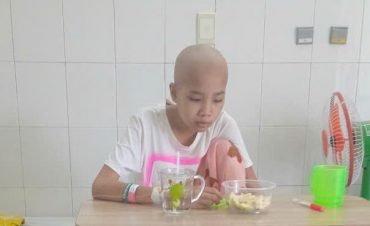Chạy vạy từng ngày để cứu con mắc ung thư máu