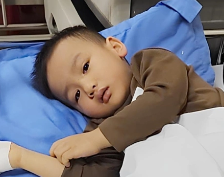 Cơ hội sống duy nhất của cậu bé bị đột biến gene