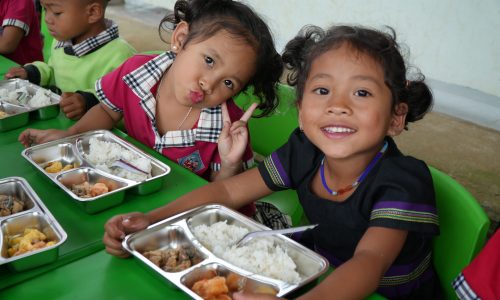 Hai bếp ăn bán trú mới cho học sinh Cơ Tu