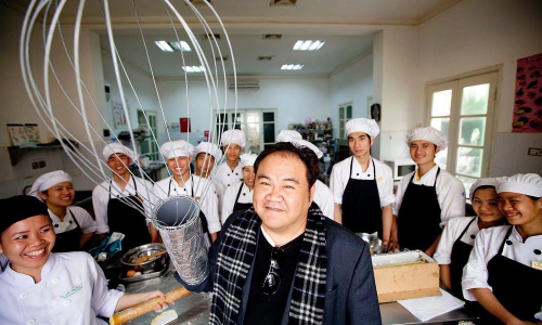 ‘Gã khờ’ thay đổi cuộc đời 1.700 đứa trẻ đường phố