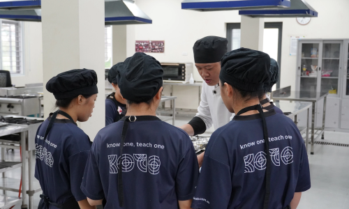 Kỷ lục Guinness từ bánh mì giúp thanh thiếu niên khó khăn
