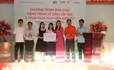 Bàn giao 8 thư viện điện tử cho học sinh Huế, Đà Nẵng