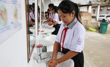 Khánh thành loạt công trình vệ sinh cho học sinh Quảng Trị