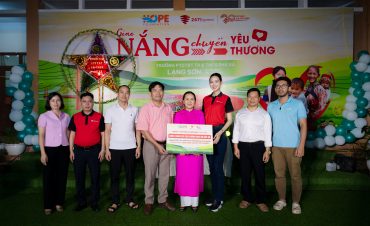 Hỗ trợ sơn sửa lớp học và tặng quà cho học sinh Lạng Sơn, Quảng Ninh