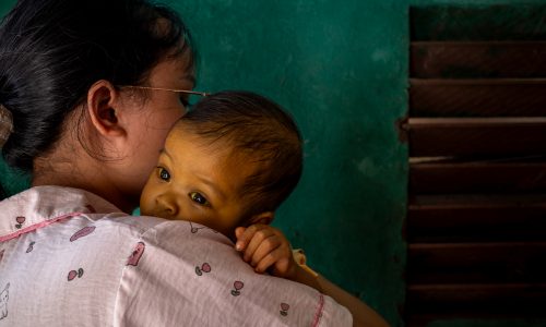 Những đứa trẻ mang “quả bom nổ chậm”