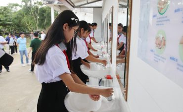 Học sinh ‘tự tin hơn’ khi có nhà vệ sinh mới