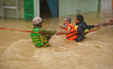 Quỹ Hy vọng cùng đồng bào vượt lũ