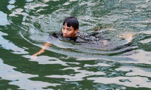 Học sinh vùng sâu có phòng tắm đạt chuẩn sau nhiều năm tắm suối lạnh