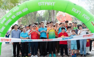 Các y bác sĩ chạy gây quỹ cho trẻ bệnh hiếm