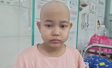 Nỗi dằn vặt của cô bé 12 tuổi mắc ung thư máu