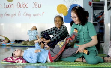 Người phụ nữ bán nhà chăm 30 trẻ bại não