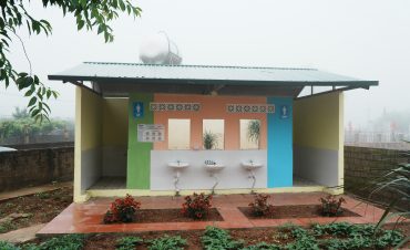 Ba nhà vệ sinh mới cho học sinh Sơn La