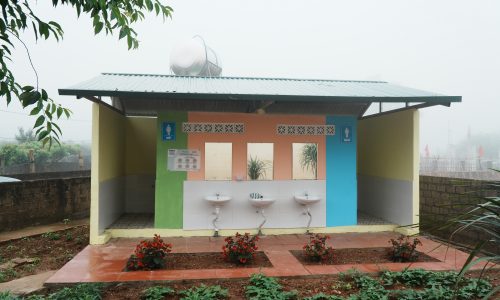 Ba nhà vệ sinh mới cho học sinh Sơn La