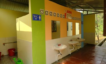 Học sinh Sơn La có nhà vệ sinh mới