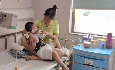 Cuộc chiến giữ sự sống cho cậu bé phải ‘nhịn đạm’