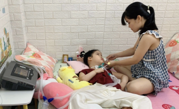 Người mẹ cùng con chiến đấu với bệnh hiếm