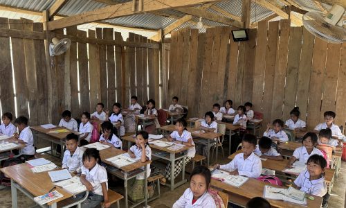 Cộng đồng góp 2 tỷ đồng xây trường cho trẻ em Mông