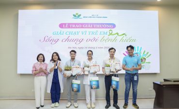 Hàng nghìn người chung tay ‘nâng bước’ trẻ bệnh hiếm