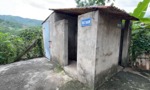 Nỗi trăn trở nhà vệ sinh xuống cấp ở trường học vùng cao