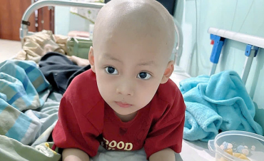 Em bé 5 tuổi tiếp tục chống chọi ung thư giai đoạn cuối sau ghép tế bào gốc