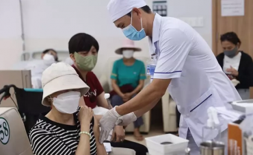 Mẹ đơn thân cạo đầu, bán đất cứu con ung thư