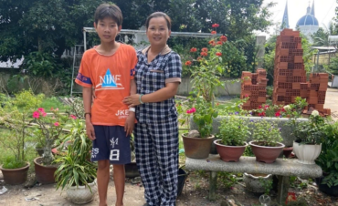 Người mẹ 3 năm chở con đi lọc máu