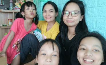 Cách người mẹ dìu con gái 16 tuổi đi qua bạo bệnh